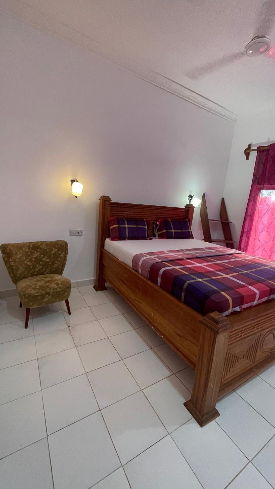 Pole Bed & Breakfast Kinyasini